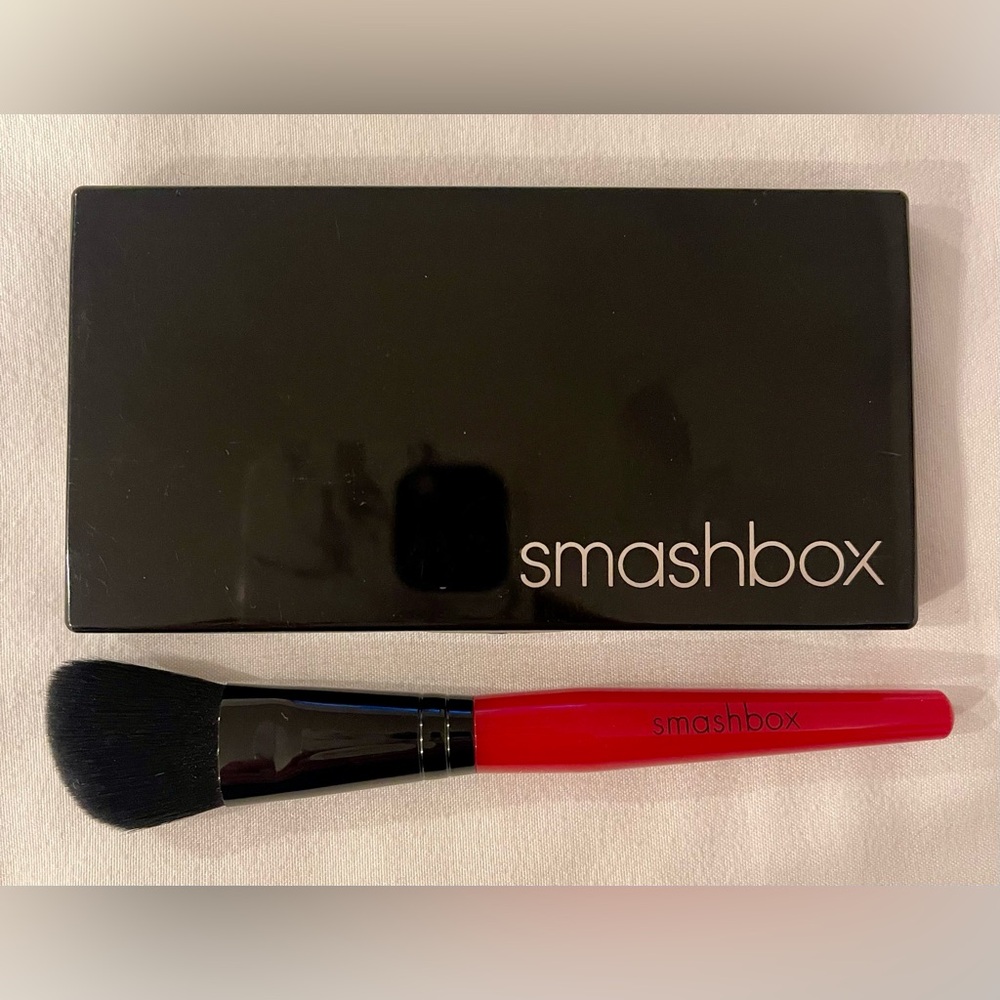 SMASHBOX STEP-BY-STEP CONTOUR KIT
CONQUER THE CONTOUR
